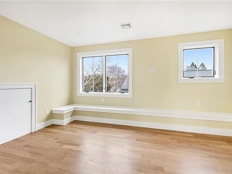 118 Newport Ave — Photo 46