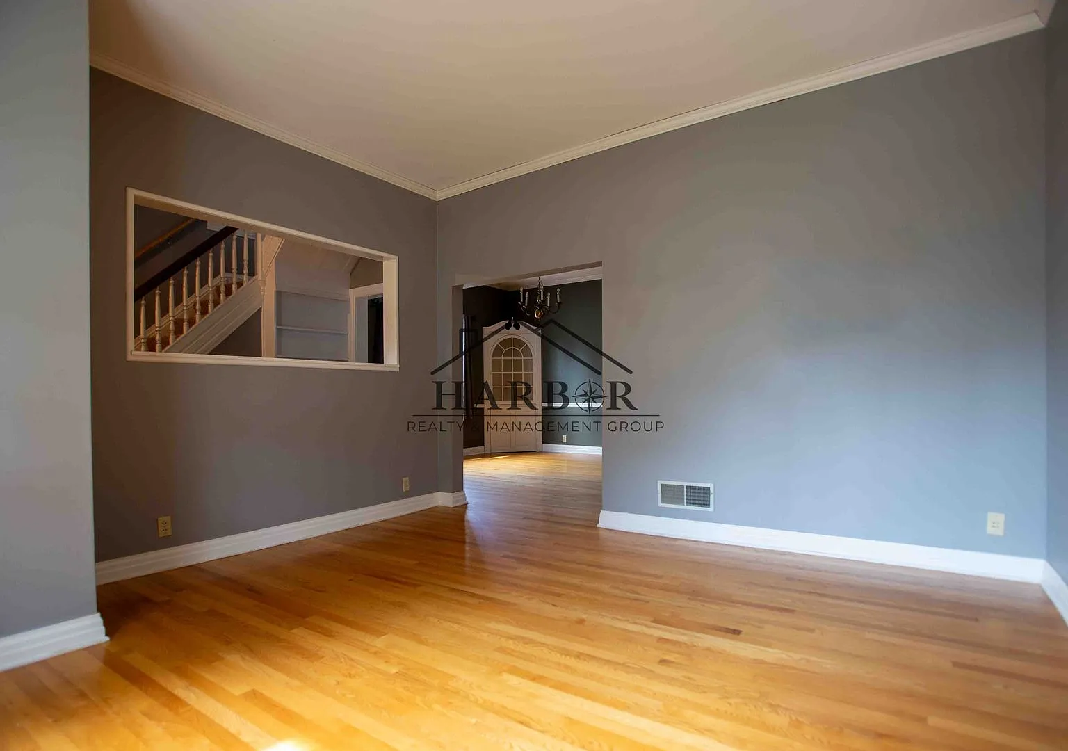 3 bedroom 2.5 bathroom home with a fully fenced yard! — Photo 3