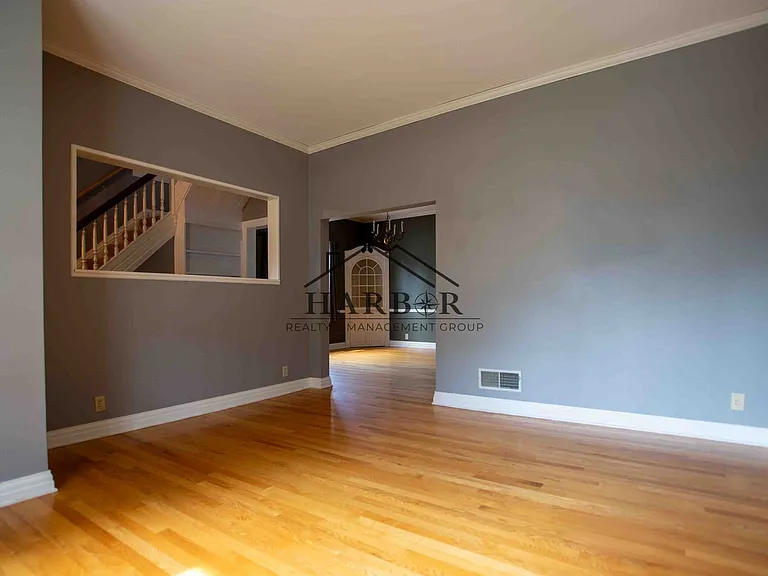 825 6th Ave SW — Photo 3