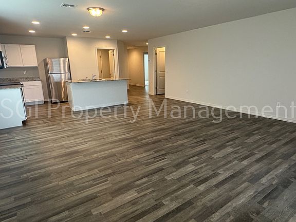 4th image of 2040 E Julian Dr