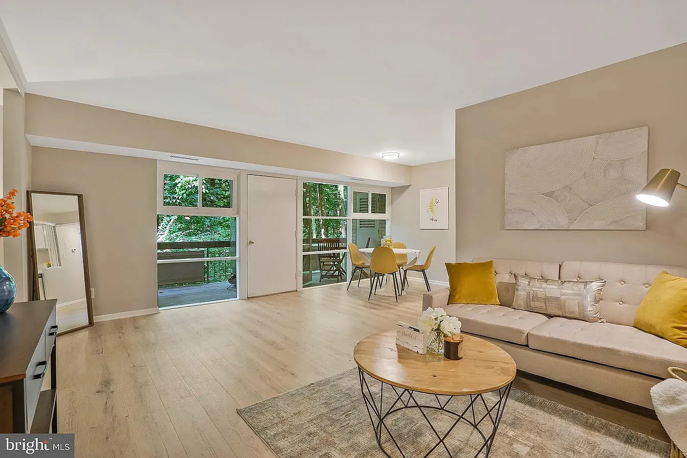 2 bed, 902 sqft, $2,500 — Photo 1