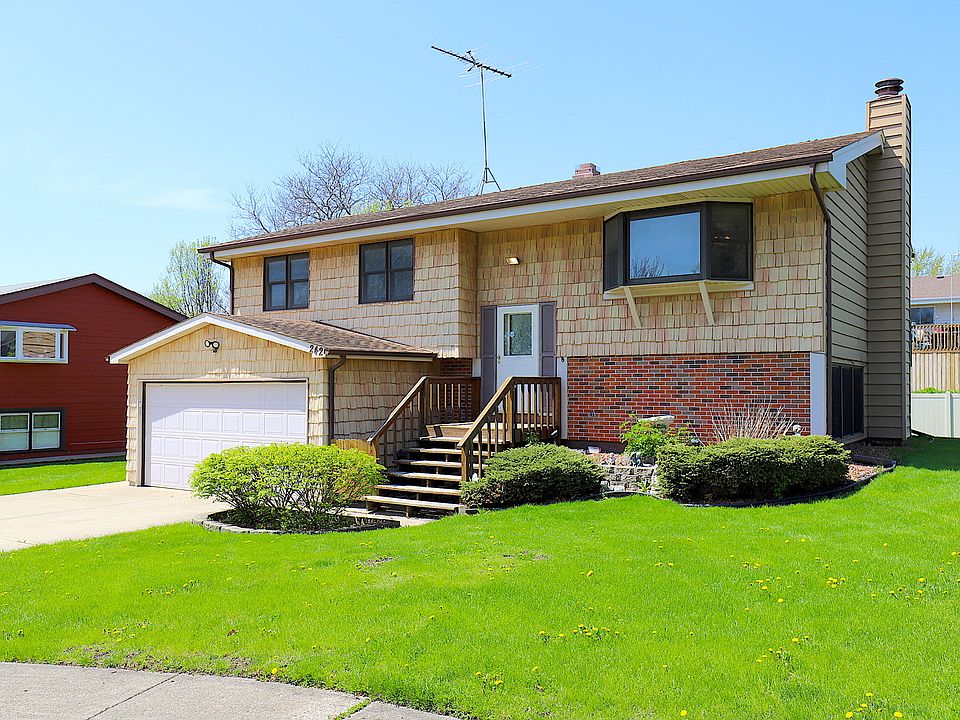 1st image of 242 Langton Ct