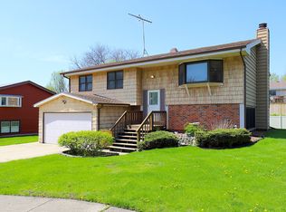 242 Langton Ct, Bloomingdale, IL