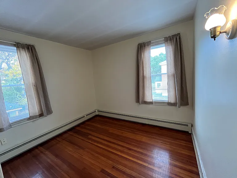 109 Holl St — Photo 7