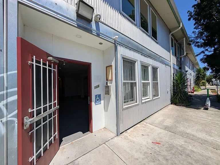 1255 26th St — Photo 2