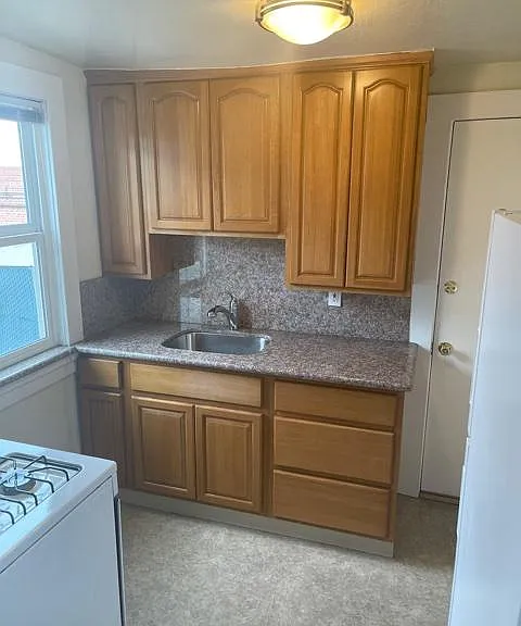 831 Adams St #2 — Photo 8