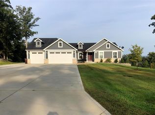 23 Woodline Dr, Winfield, MO 63389