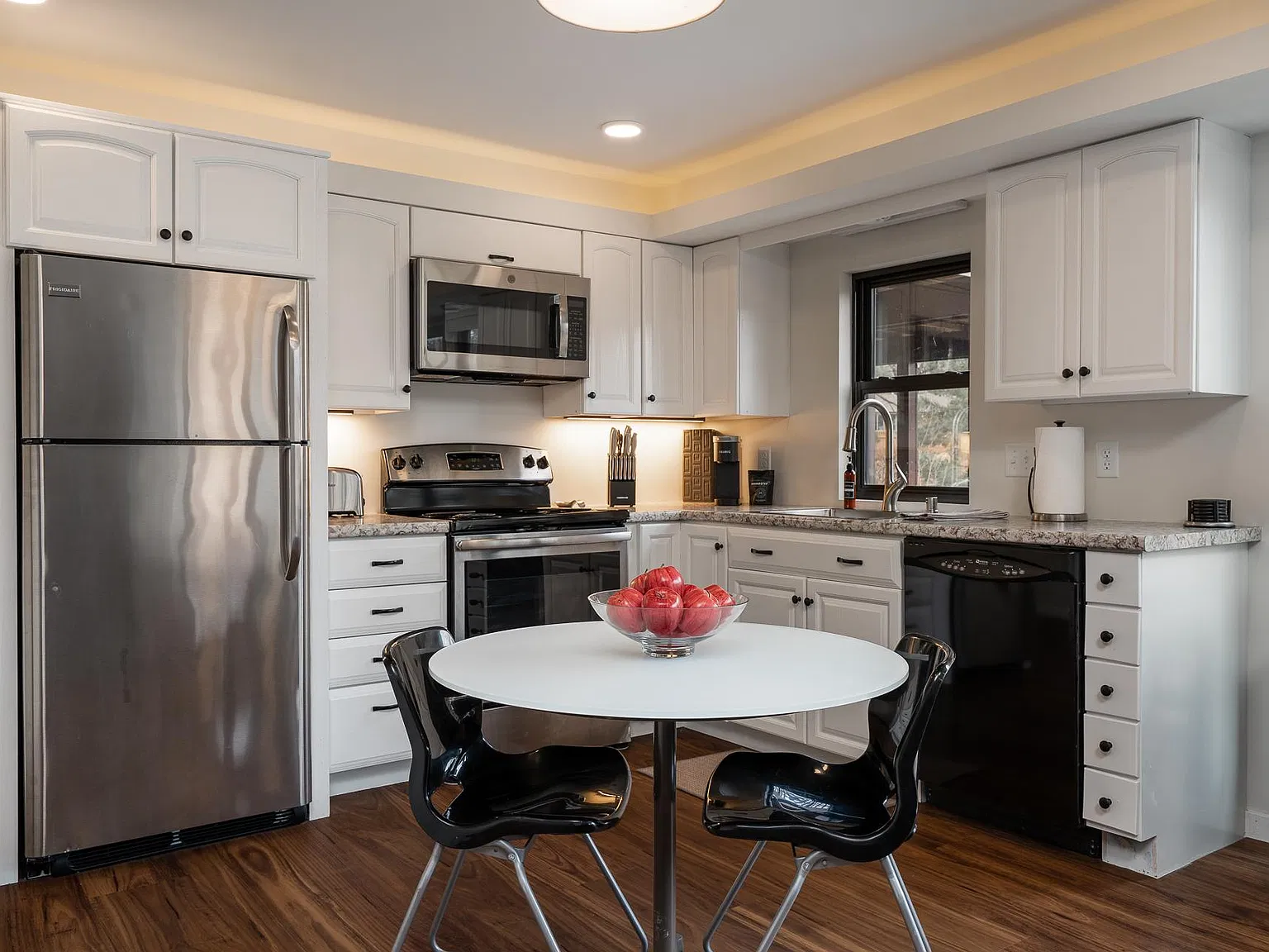 2 bed, 1240 sqft, $3,100 — Photo 4
