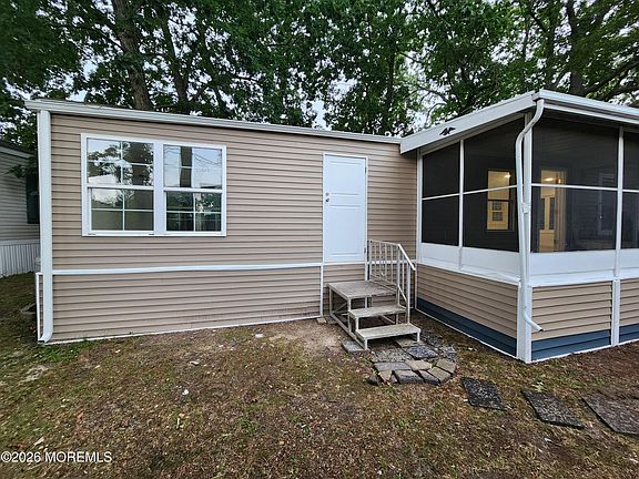 3rd image of 17 Pinewood Trail
