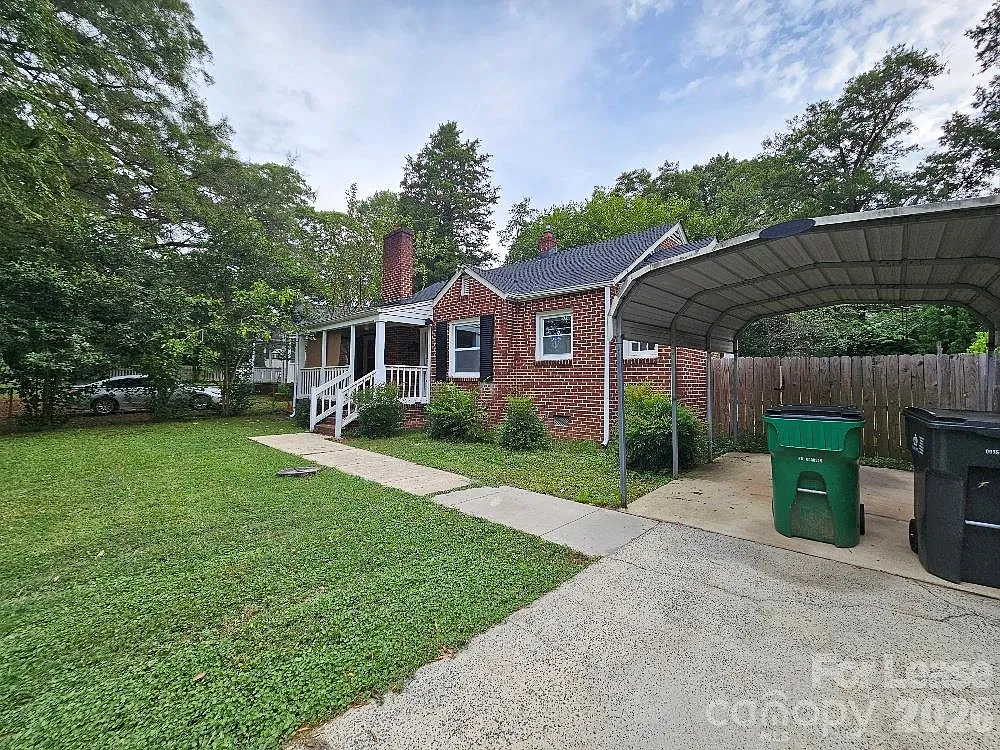 2 bed, 1.0 bath, 800 sqft, $1,735 — Photo 2