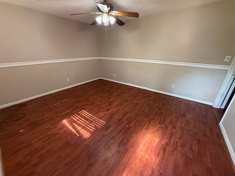 902 Sisk St — Photo 2