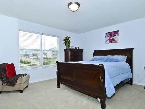 Master bedroom (new carpet 2019)