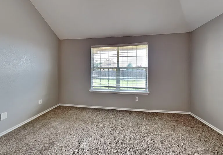 1717 SW 32nd St — Photo 9