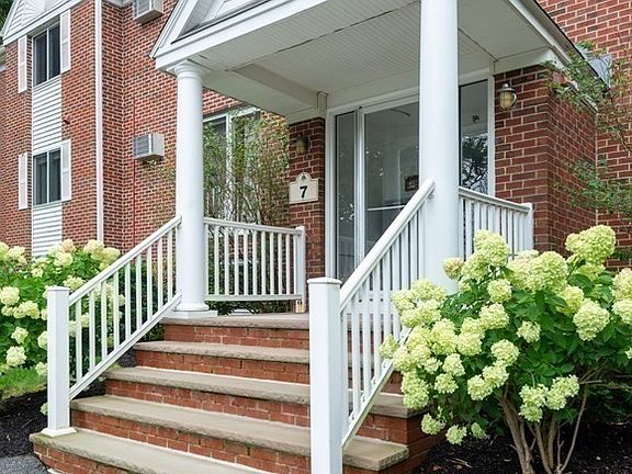 5th image of 7 Birchwood Pt APT 202