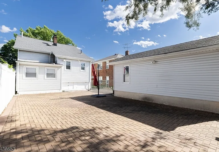 210 Globe Ave — Photo 41