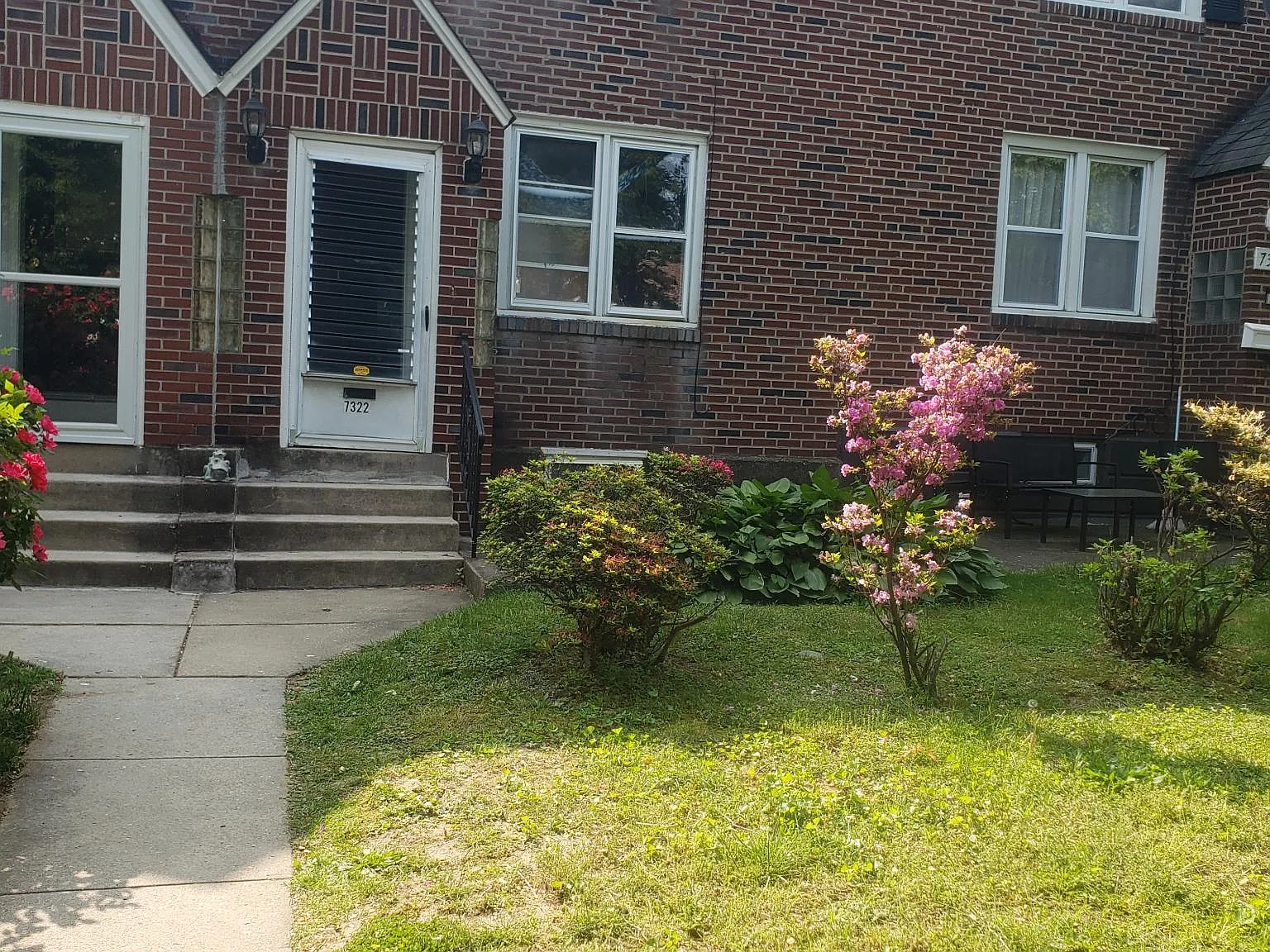 3 bed, 1.5 bath, 1120 sqft, $1,600 — Photo 1