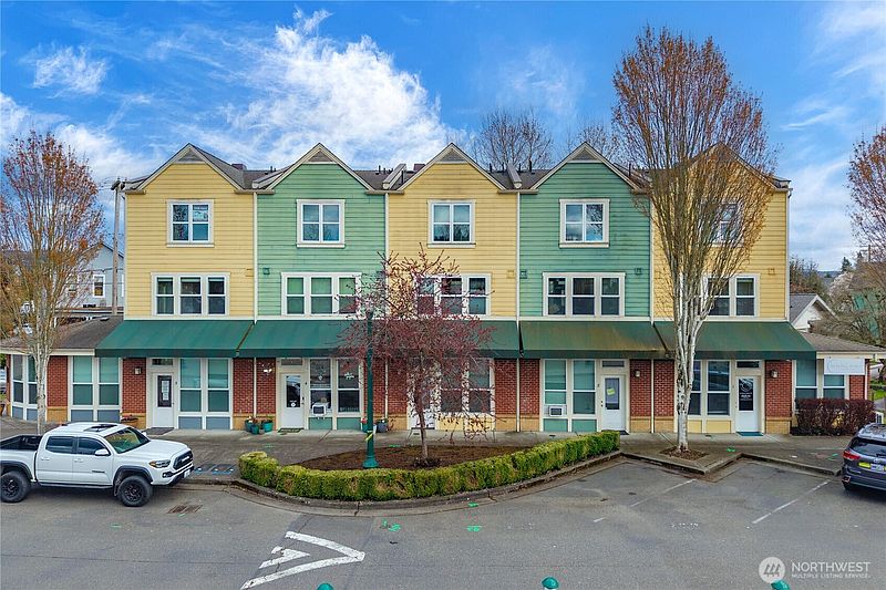 2nd image of 816 Cherry Avenue #1A&B