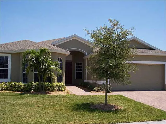 3205 Brookfield Dr — Photo 1
