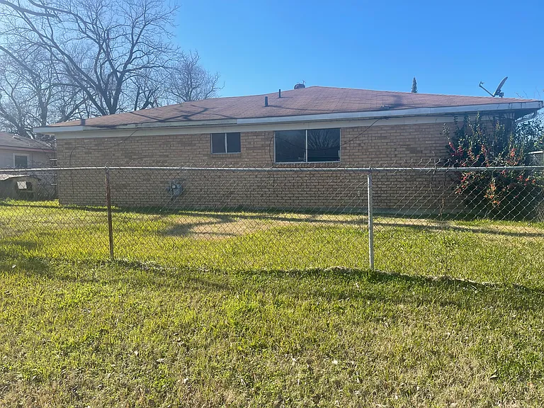 216 N Emerald Loop — Photo 3