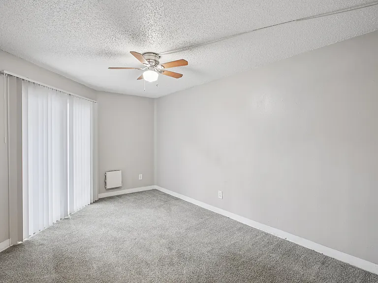 Meridian Luxury Condominiums — Photo 16