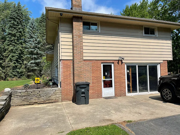 808 Abington Rd — Photo 2