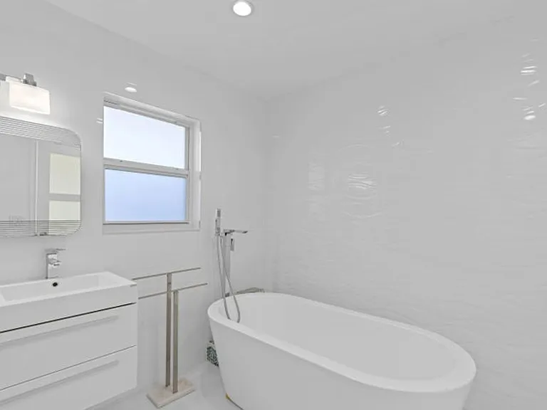 391 SE 7th Ave — Photo 19