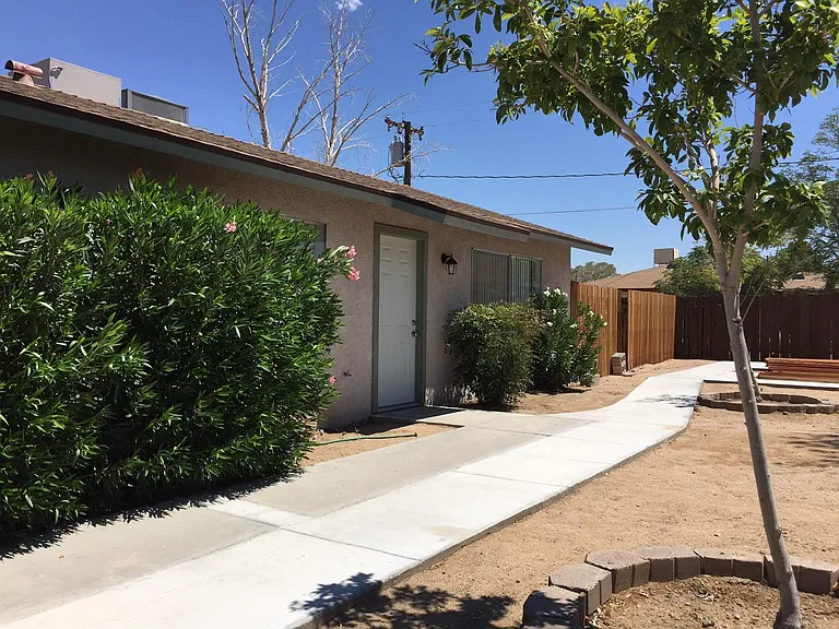713 Atkins St — Photo 1