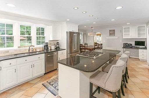 5th image of 1 Almondwood Cir