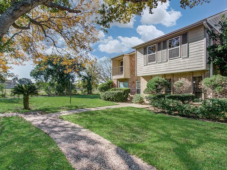 9495 Fondren Rd — Photo 2