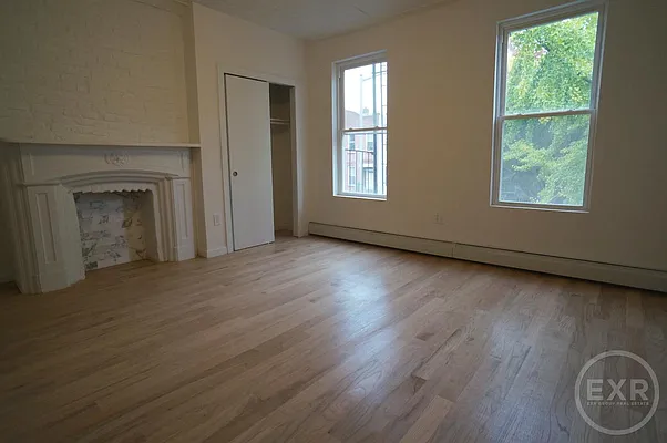 Rented by EXR | media 15