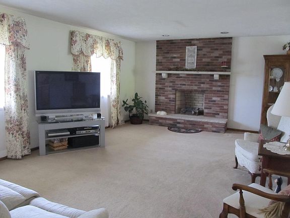 4th image of 115 Beckett Ct