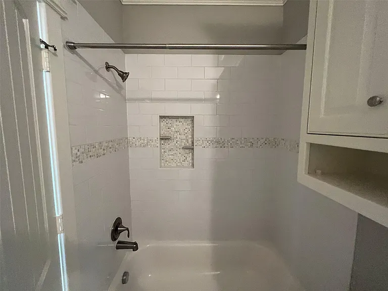 238 W 24th St — Photo 11