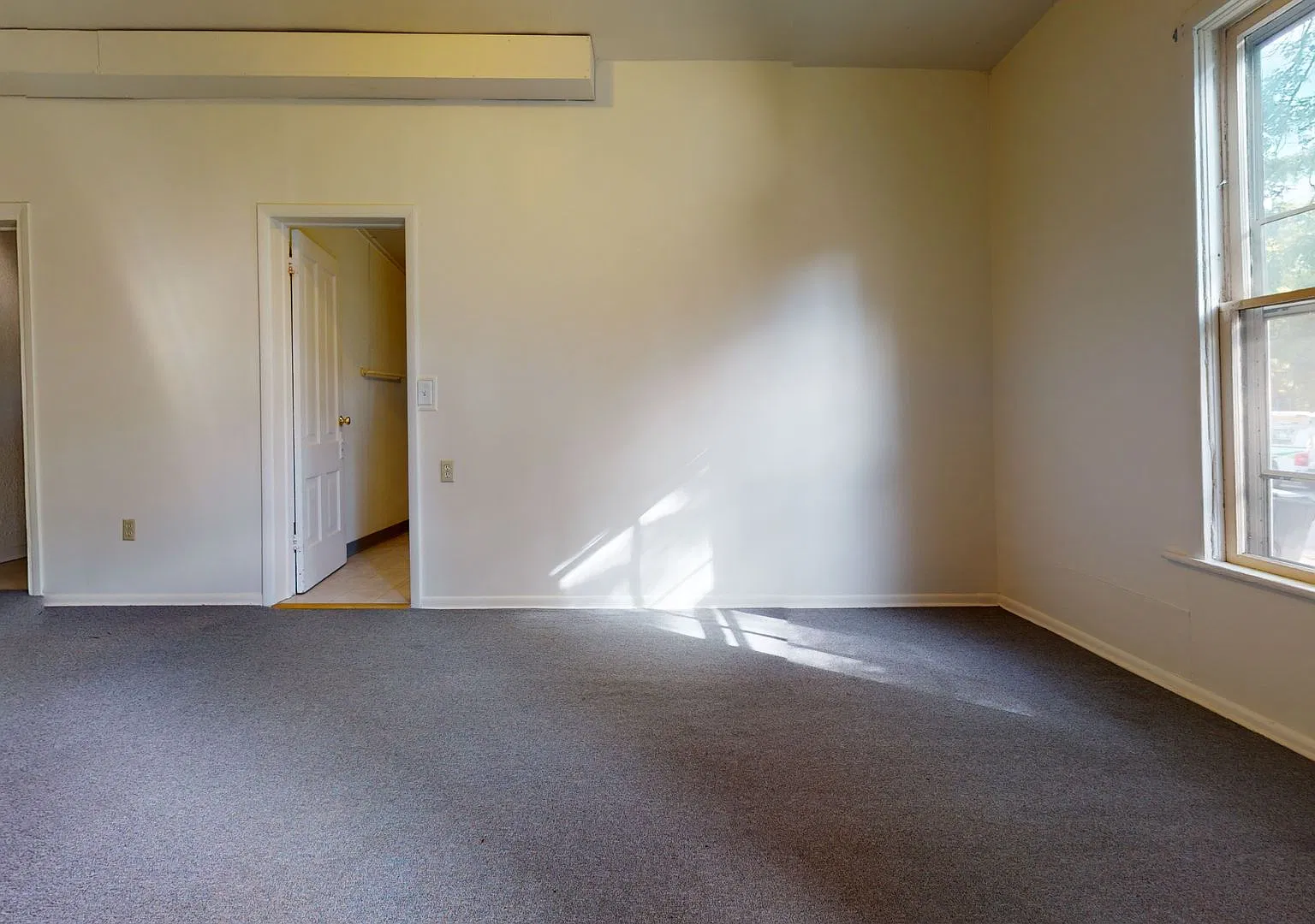 701 6th St SE — Photo 3