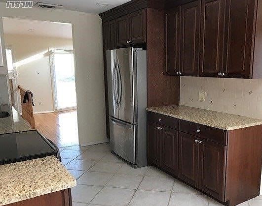 5th image of 263 Birchwood Park Dr