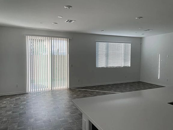 4th image of 965 Dahlia Ave