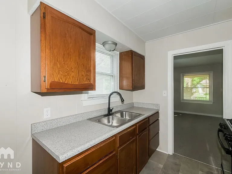 2021 N Drexel Ave — Photo 13