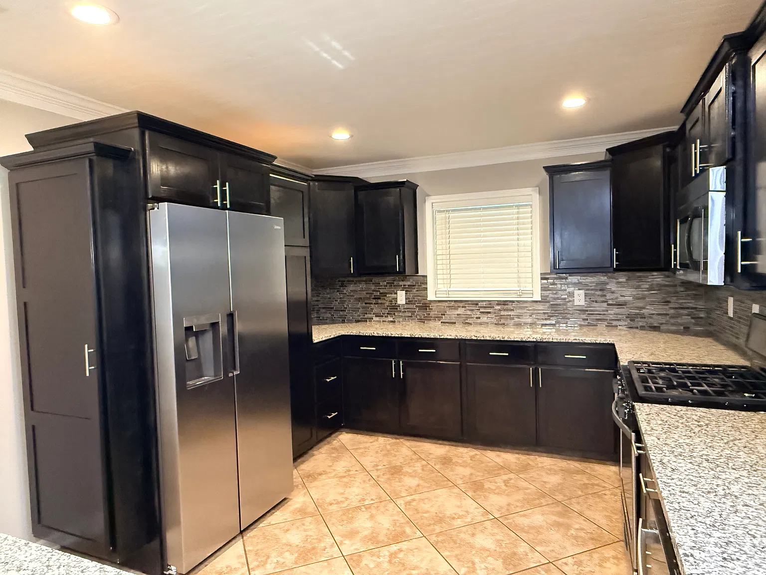 3 bed, 1836 sqft, $1,600 — Photo 3