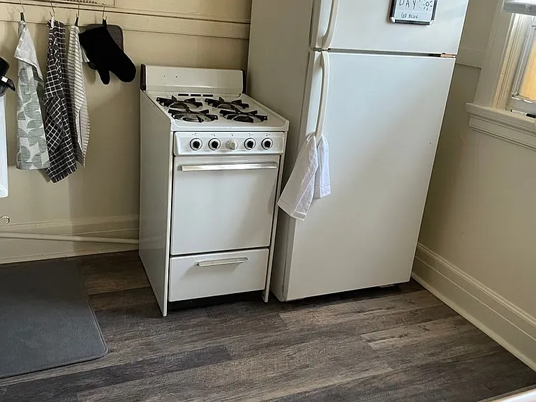 1032 Vaughn St — Photo 2