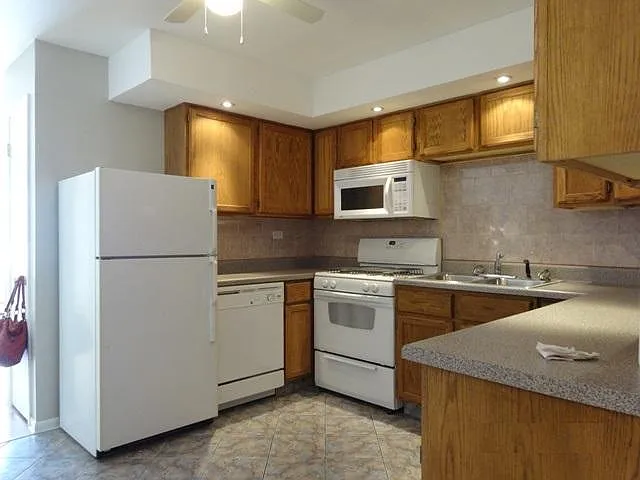 1107 Holiday Ln — Photo 2