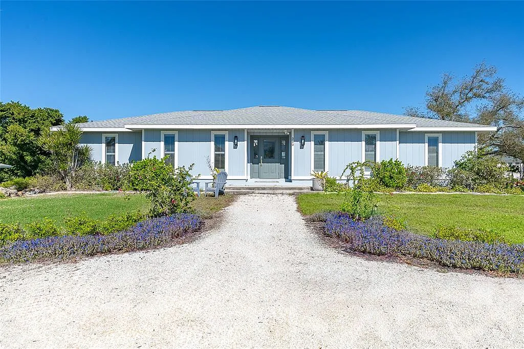 4 bed, 2.5 bath, 2423 sqft, $7,800 — Photo 1