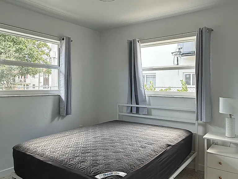 421 SW 9th St #1 — Photo 1