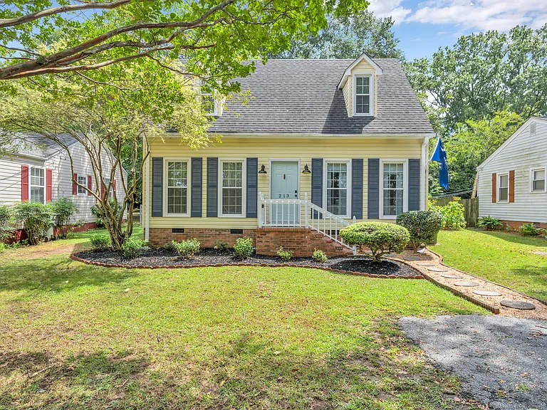 213 Landwood Ave — Photo 1