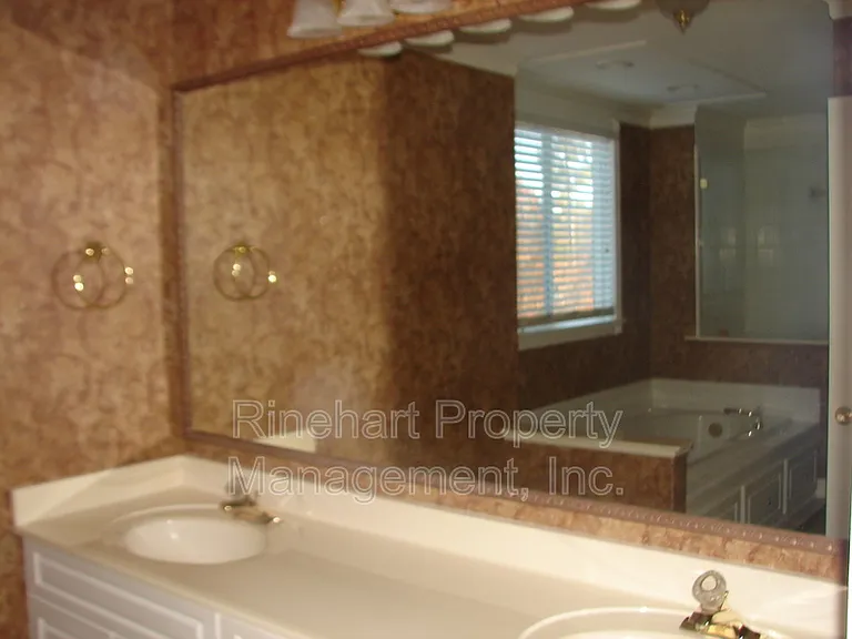 1325 Beckton Ct — Photo 4
