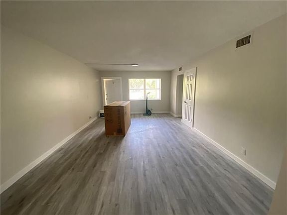 3rd image of 3880 Woodside Dr #C
