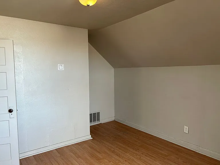 279 W Railroad Ave — Photo 9