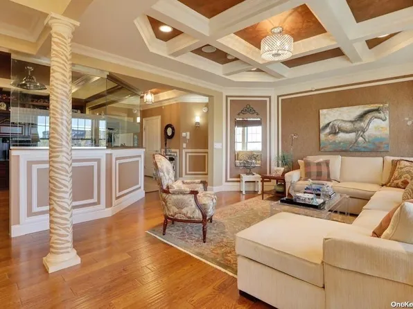 386 Trotting Lane #57302, Westbury, NY 11590