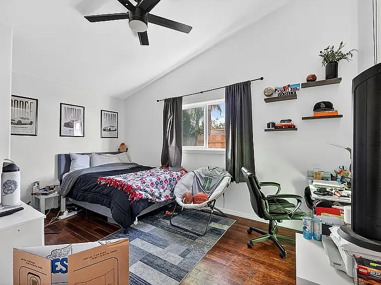 1 bed, 2000 sqft, $1,000 — Photo 3