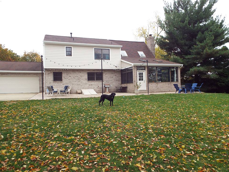 2nd image of 837 Field Club Rd