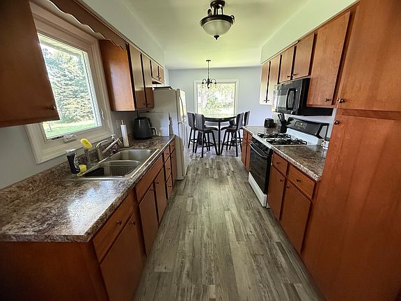 4th image of 606 W Main St
