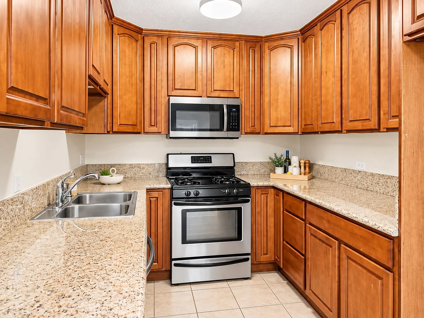 3 bed, 1550 sqft, $3,690 — Photo 4